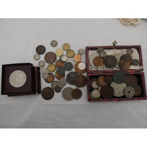 311 - Bag of miscellaneous coinage and curios to include boxed Festival of Britain 1951, commemorative and... 