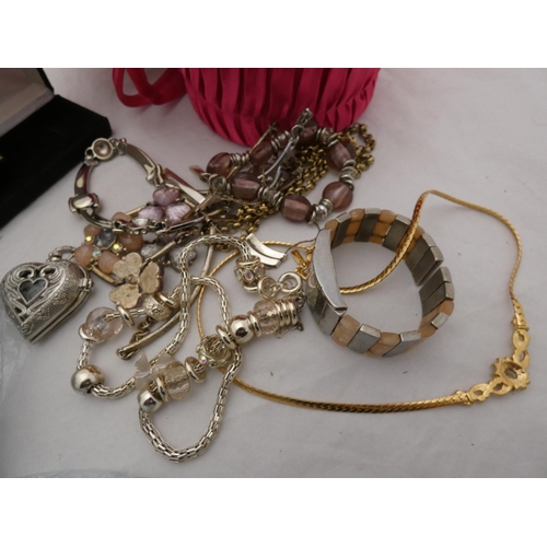 318 - Costume jewellery to include fashion watch, cufflinks, brooches, miscellaneous coinage etc.