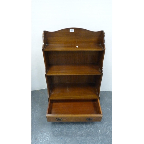 368 - Mahogany open bedside cabinet and an open bookcase.  (2)