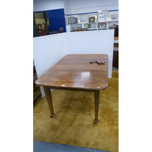 370 - Early 20th century oak extending dining table with additional leaf and winder.