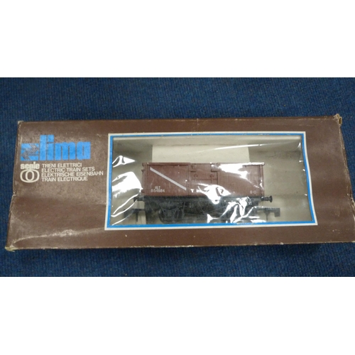 38 - Carton containing a large collection of Hornby and Tri-ang OO gauge coaches, mainly boxed, to includ... 