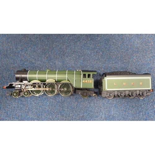 39 - Hornby OO gauge 'Flying Scotsman' 4472 with tender in green livery, boxed 'Flying Scotsman' 60103 lo... 