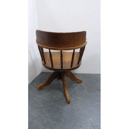 409 - Edwardian oak swivel captain's-style desk chair.