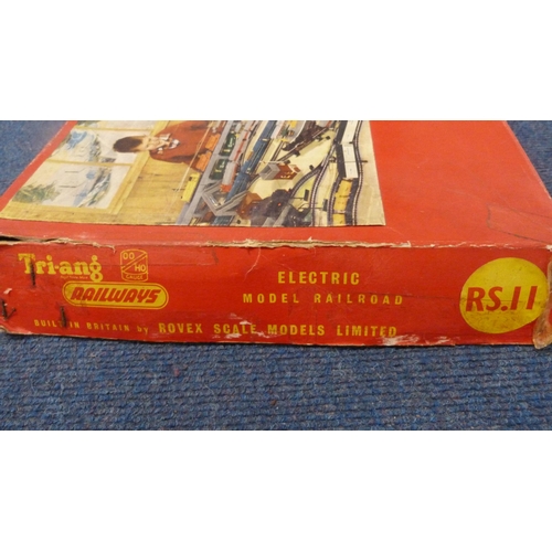 42 - Tri-ang OO gauge electric model railroad, RS.11, boxed.