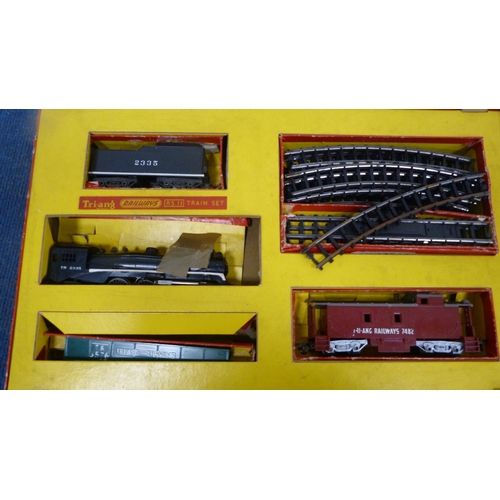 42 - Tri-ang OO gauge electric model railroad, RS.11, boxed.