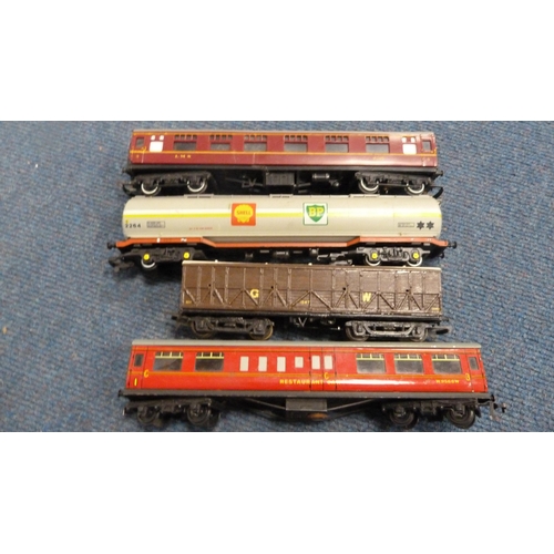 47 - Two cartons containing Hornby and Tri-ang OO gauge accessories to include 6-R462 large radius curve ... 