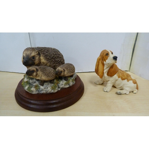 54 - Group of animal figures to include Russell Willis Collection examples, mouse, kingfisher etc., a mod... 