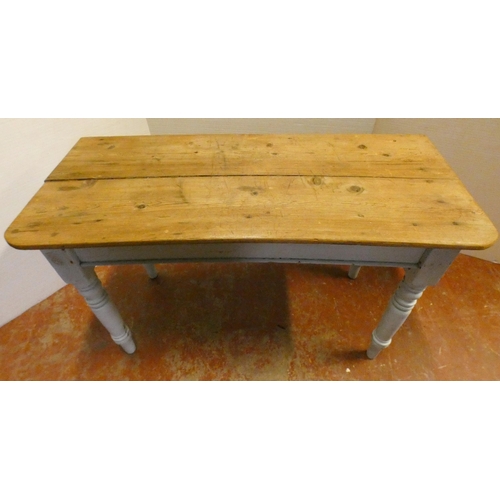 96 - Victorian pine farmhouse table, the frieze and turned legs later painted in blue, 75cm high, 125cm l... 