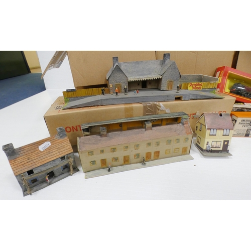 79 - Collection of Hornby OO gauge rolling stock and accessories to include Tri-ang Hornby R.328 Pullman ... 