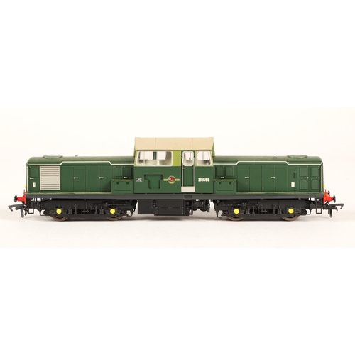 240 - Heljan 00 gauge model railways 17001 D8568 BR Green small yellow panels, boxed