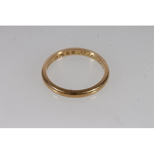 514 - 18ct gold wedding band, 2.5g.