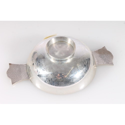 541 - Mappin and Webb Scottish silver quaich, 182g.