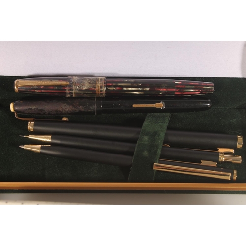 552 - Vintage pens incl Sheaffer white spot, Parker etc.