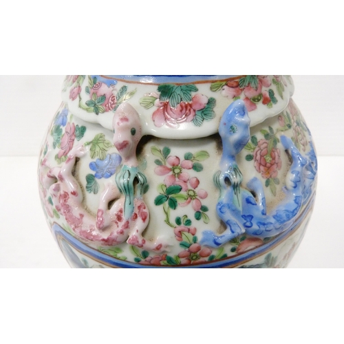 363 - Chinese Canton famille rose baluster vase, Qing dynasty, late 19th century, decorated with colourful... 