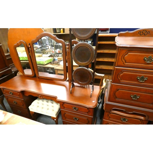 496 - Dressing table, bedside chest and a matching stool. (3)