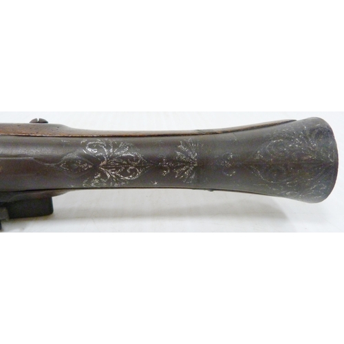 410 - Flintlock blunderbuss, c. late 18th century, with iron barrel and trigger guard, damascened overlay ... 