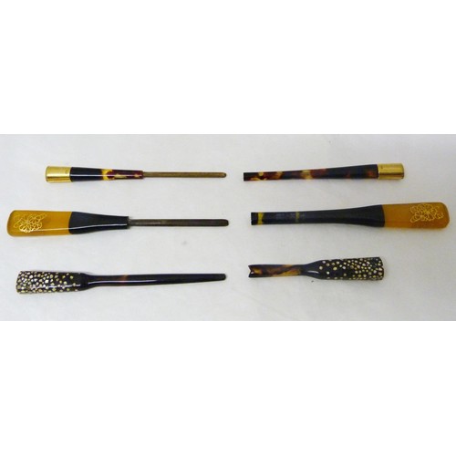 369 - Three Japanese hairpins (kanzashi) in simulated tortoiseshell holders, 14cm, 14.5cm and 16.5cm long.... 