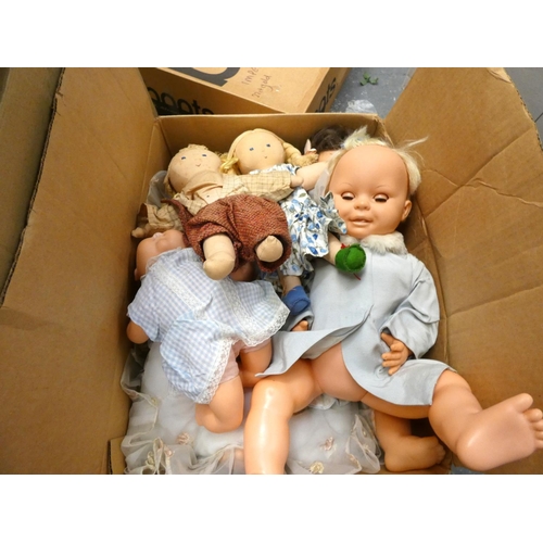 15 - Box of modern and vintage dolls.