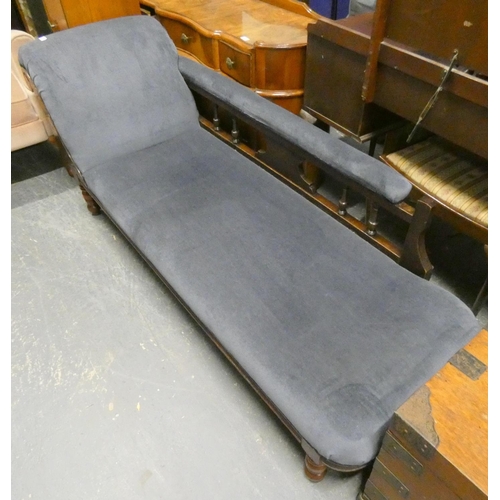 491 - Victorian blue upholstered chaise longue.