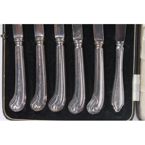 259 - Set of five silver handled pistol grip butter knives with an additional non-matching butter knife.