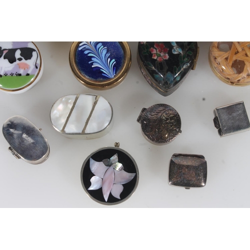 281 - Collection trinket boxes.