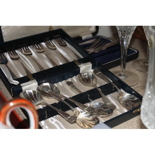 350 - Glassware to include Edinburgh Crystal paperweight, four large glasses and flatware.