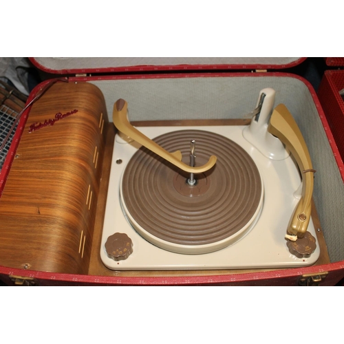 384 - Compact record player in carry case.