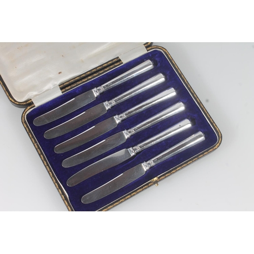 45 - Cased set of six Edw.VII silver handled butter knives, Allen and Darwin Sheffield 1910.