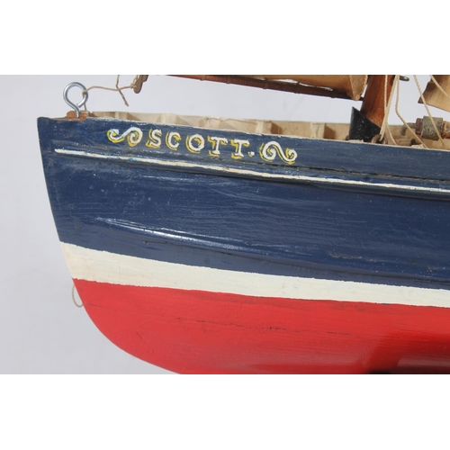 87 - Star Yacht company Endeavour III pond yacht, together with a scratch built model of fishing trawler ... 