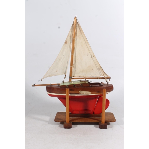 87 - Star Yacht company Endeavour III pond yacht, together with a scratch built model of fishing trawler ... 