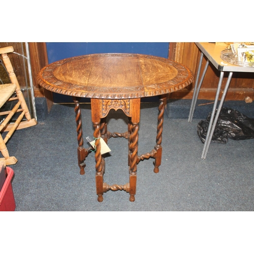 33 - Victorian oak drop leaf occasional table, H68cm.