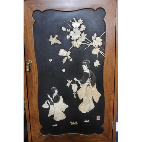 631 - Victorian side cabinet, with mirrored frieze above a lacquered panel with Japanese Geisha scene, H14... 