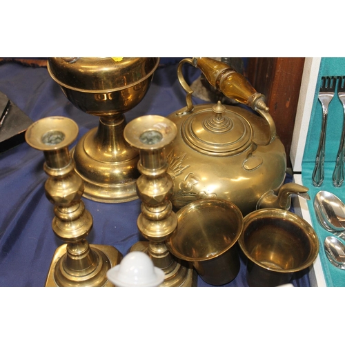 142 - Brass teapot, oil lamp, candlesticks and other metal ware (qty)