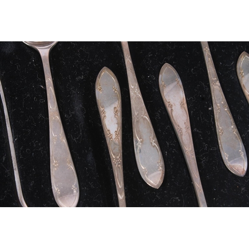 15 - Cased set of twelve Geo.V silver teaspoons and matching sugar tongs, G&C Sheffield 1925, 149g.