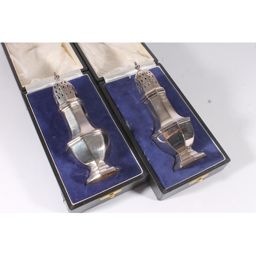 24 - Cased pair of ER.II silver sugar castors, of typical form,  London 1969, A. Chick & Sons, gross ... 