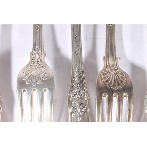 31 - Set of seven William IV silver Queens pattern dinner forks, WE, likely William Eaton, London 1835, 7... 