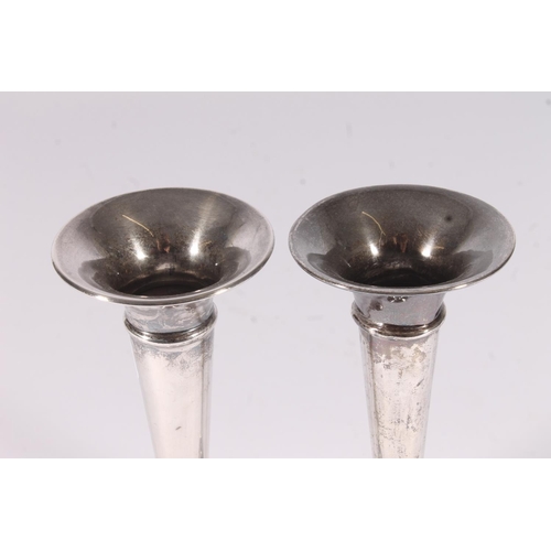 7 - Pair of ER.II weighted silver trumpet vases, A. Chick & Sons Birmingham 1970, H20cm.