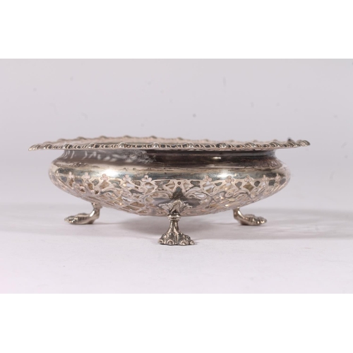 9 - Edw. VII silver bon bon dish, the cast gadroon border framing a trellis and scrolled pierced openwor... 