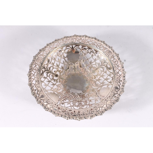 9 - Edw. VII silver bon bon dish, the cast gadroon border framing a trellis and scrolled pierced openwor... 