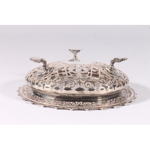 9 - Edw. VII silver bon bon dish, the cast gadroon border framing a trellis and scrolled pierced openwor... 