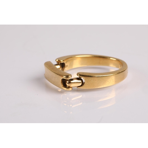 59 - E P Pequignet 18ct gold Moorea link ring  9g O/Pg Ring size