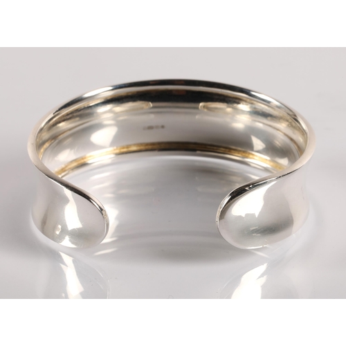 96 - Modernist silver bangle, 23g in Ernest Jones jewellery box.