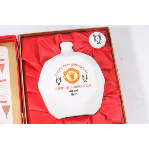 1433 - MANCHESTER UNITED 25 year old whisky, bottled to commemorate the 25th anniversary of the team winnin... 