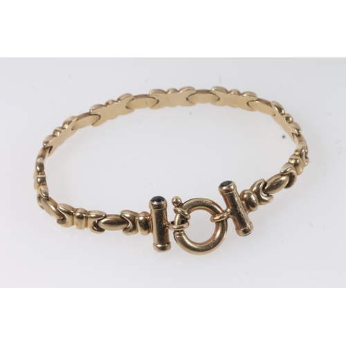 109 - 9ct gold fancy link bracelet with Albert bar terminals, 12.1g.