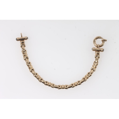 109 - 9ct gold fancy link bracelet with Albert bar terminals, 12.1g.