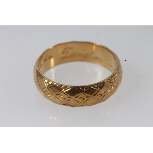 116 - 18ct gold wedding band with diamond pattern, size O, 5.5g.