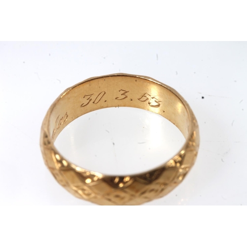 116 - 18ct gold wedding band with diamond pattern, size O, 5.5g.