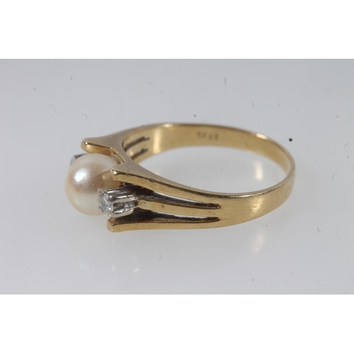 130 - 18ct gold solitaire pearl ring, the round pearl flanked by two small round cut diamonds on a split t... 