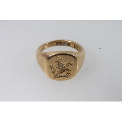 139 - Gents 18ct gold signet ring, the seal with the crest of a Lion rampant with orb, size L, 11.2g.