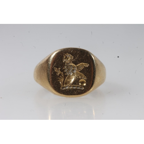 139 - Gents 18ct gold signet ring, the seal with the crest of a Lion rampant with orb, size L, 11.2g.